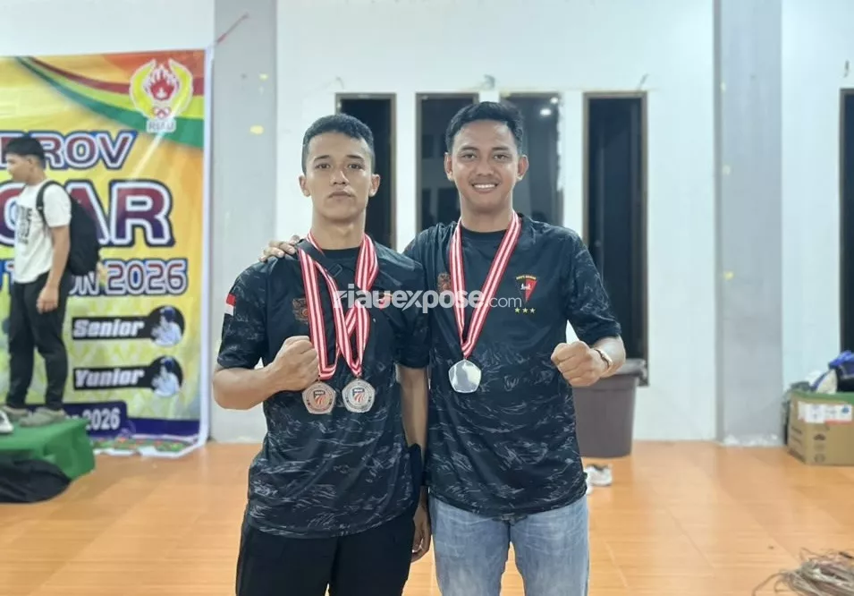 Dua Bintara Brimob Polda Riau Raih Prestasi Anggar 2026