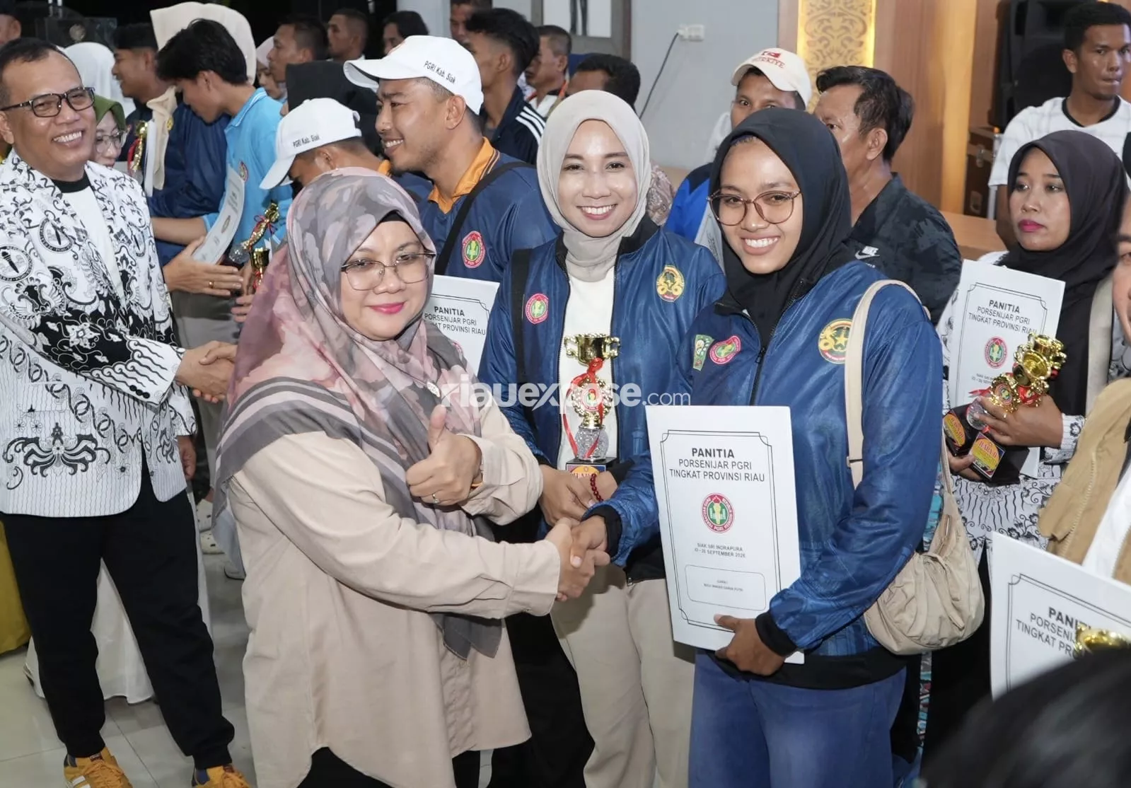 Raih 7 Medali Emas, PGRI Siak Juara Umum PORSENIJAR Riau 2026