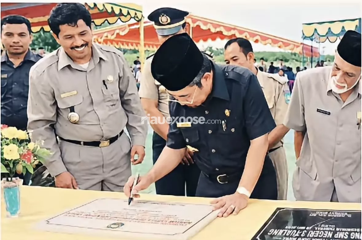 Berkat Jasa Arwin AS, Ribuan Guru di Siak Bisa Punya Motor