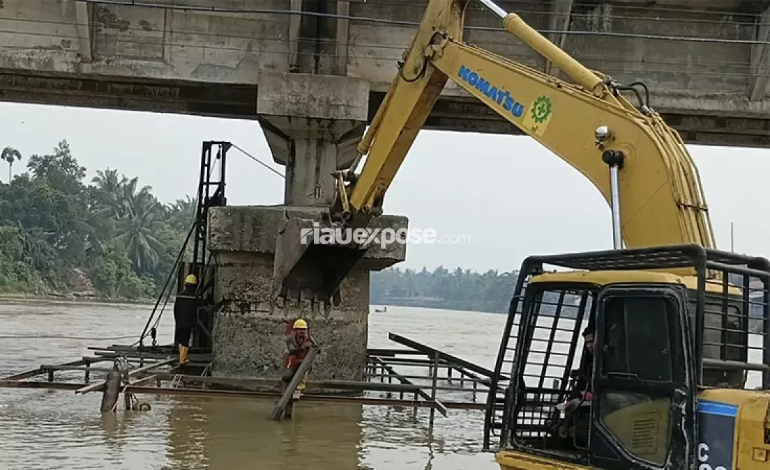 Jembatan Ujungbatu Rohul Kembali Diperbaiki, Fondasi Turun 2–3 Cm