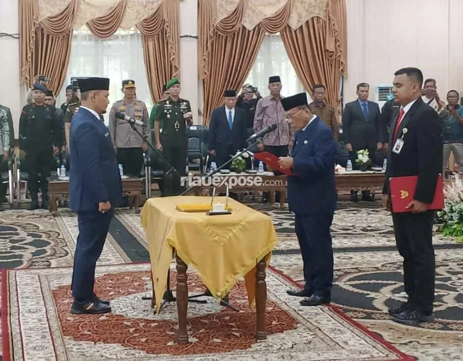 Bistamam Lantik Sarman Syahroni Jadi Sekda Rohil