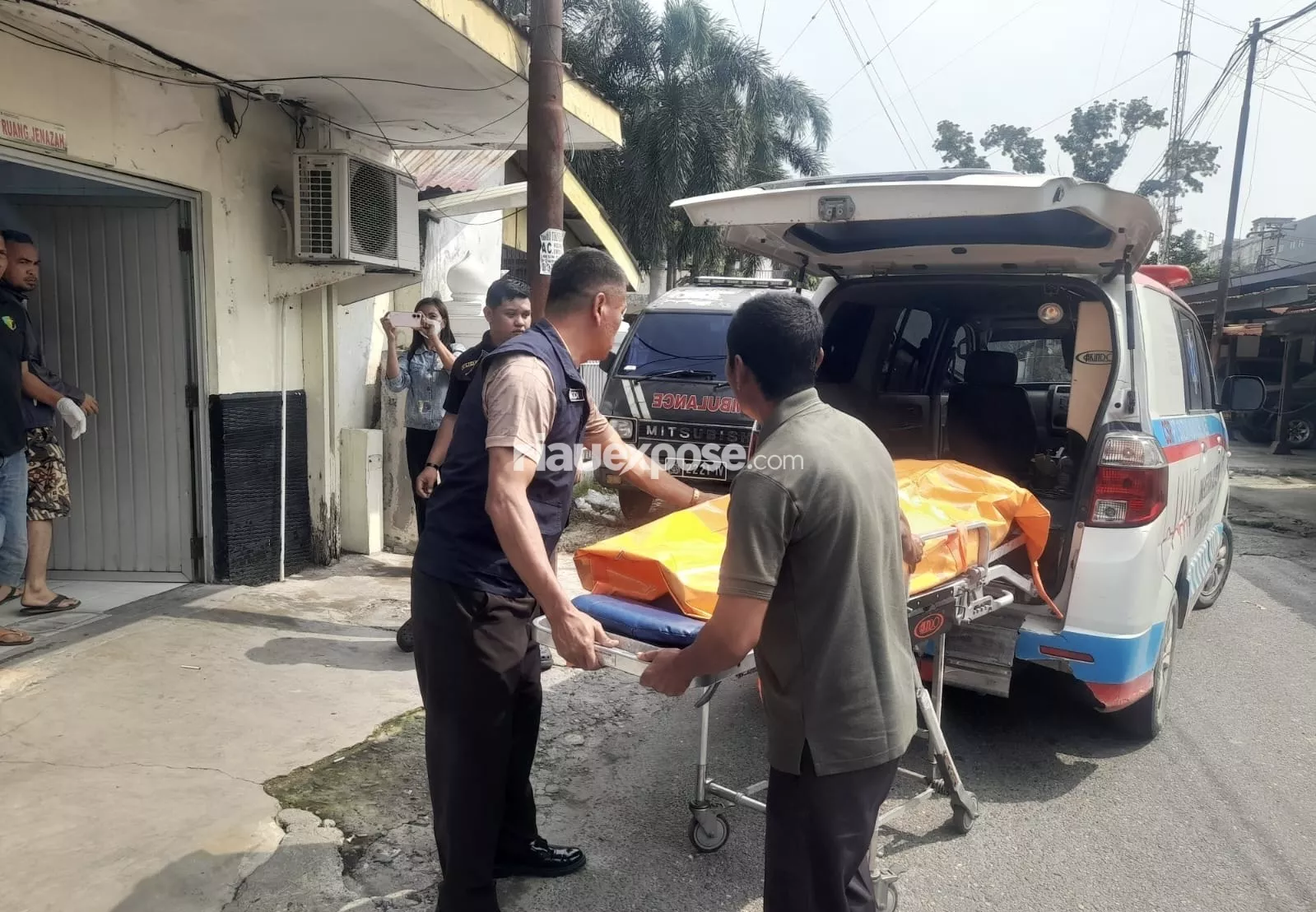 Jasad Ibu Dibunuh Polisi di Siak Tiba di RS Bhayangkara untuk Autopsi