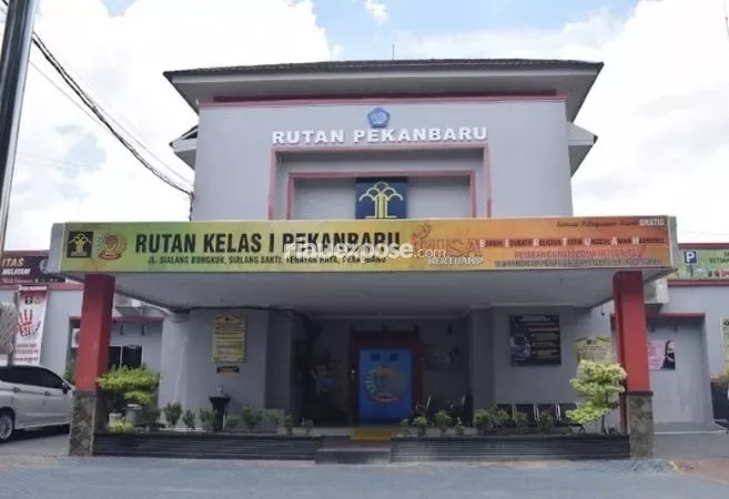 JPU Kejari Siak Titipkan Mantan Kadishub di Rutan Sialang Bungkuk
