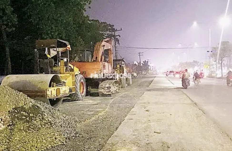Urai Kemacetan, PUPR-PKPP Riau Perlebar Jalan HR Soebrantas Panam