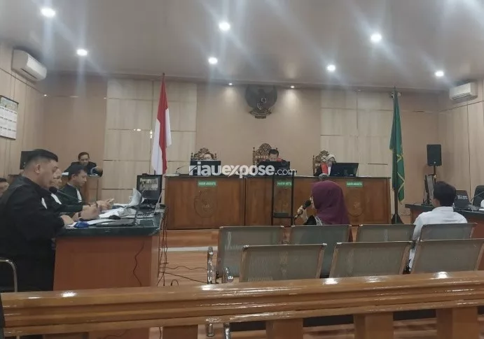 Istri Kedua Suhardiman Bersaksi, Pajero dan Land Cruiser Terungkap di PN Pekanbaru