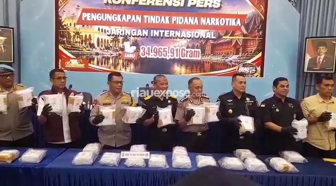 Polda Riau Gagalkan Penyelundupan 35 Kg Sabu, Pengendali Ditangkap di Sumbar