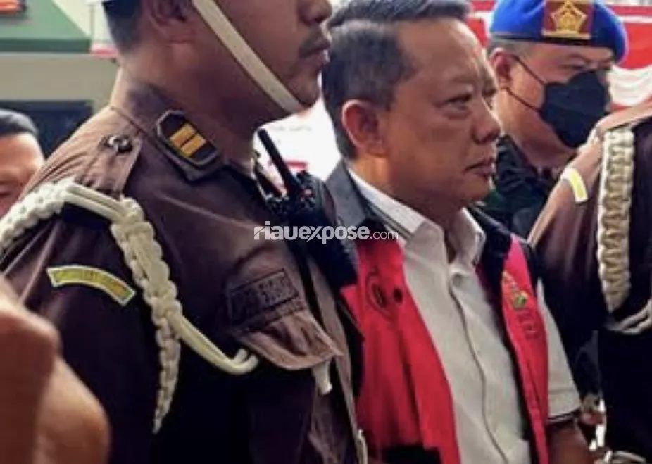 Eks Jampidsus Febrie Adriansyah Usai Tahap II: “Kita yang Digergaji”