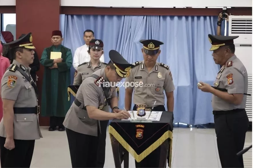 Irjen Arman Pimpin Sertijab Dirlantas dan Kapolresta Pekanbaru
