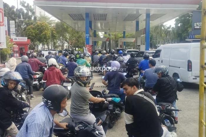 Atasi Antrean BBM, Pemprov Riau Minta Tambahan Kuota ke BPH Migas