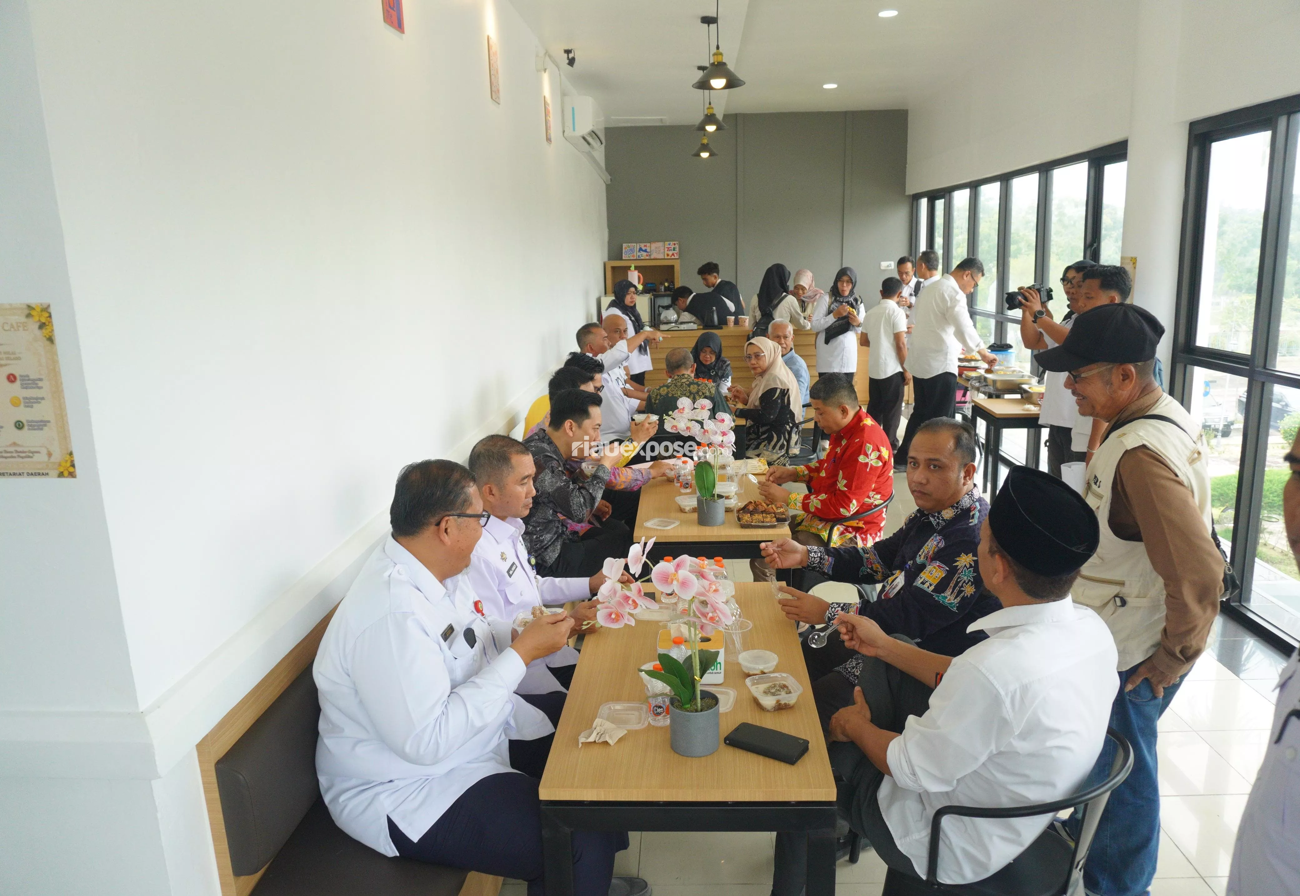 Warga Berurusan di Kantor Bupati Siak Kini Bisa Ngopi Sambil Menunggu