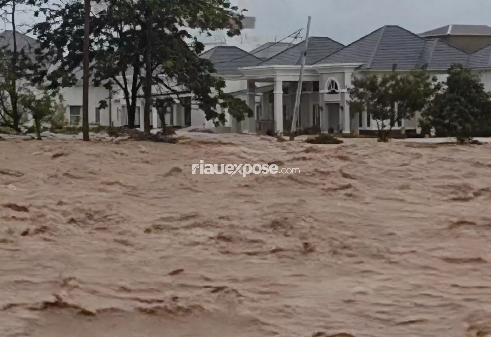 Diguyur Hujan Lebat, Padang Kembali Diterjang Banjir Bandang