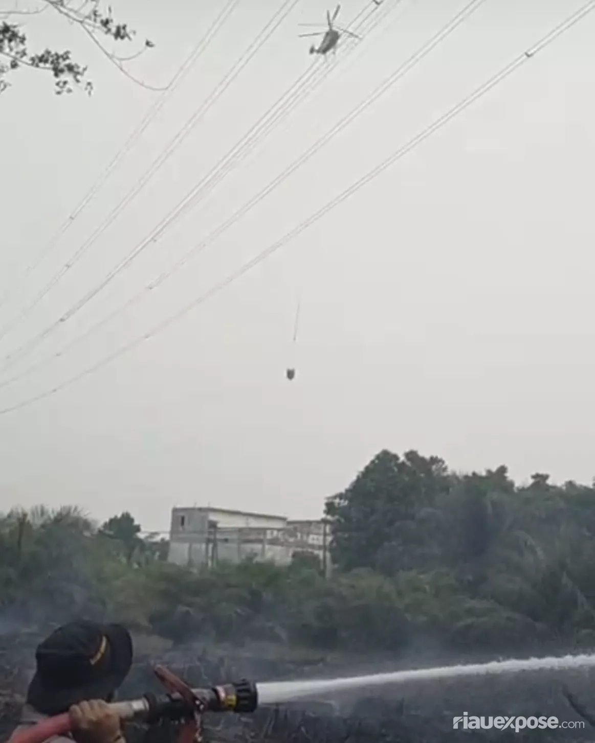 Karhutla Tualang Siak, Water Bombing Sinarmas Group Dikerahkan