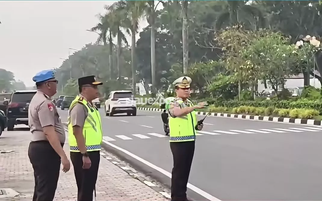 Kapolda Riau Irjen Arman Turun ke Jalan, Gatur Lalin Pagi di Pekanbaru