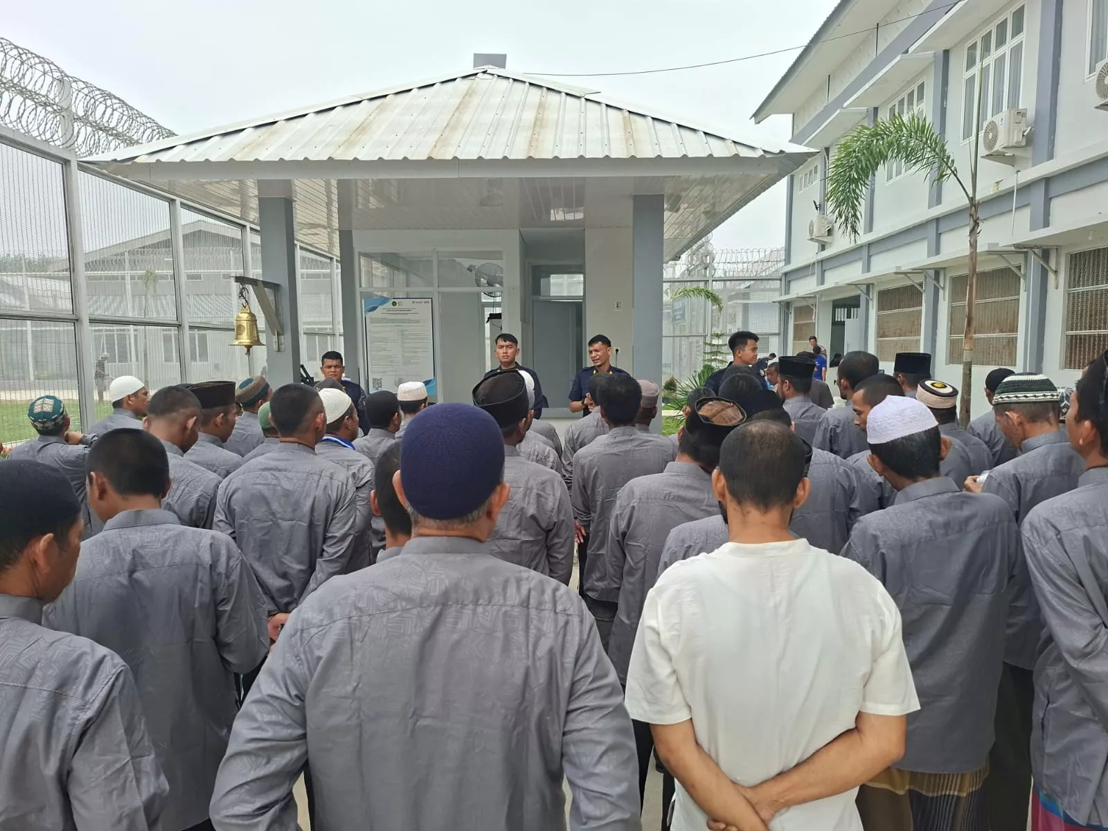 Konsisten Benahi Diri, Lapas Bagansiapiapi Apresiasi Santri WBP dengan Seragam Khusus