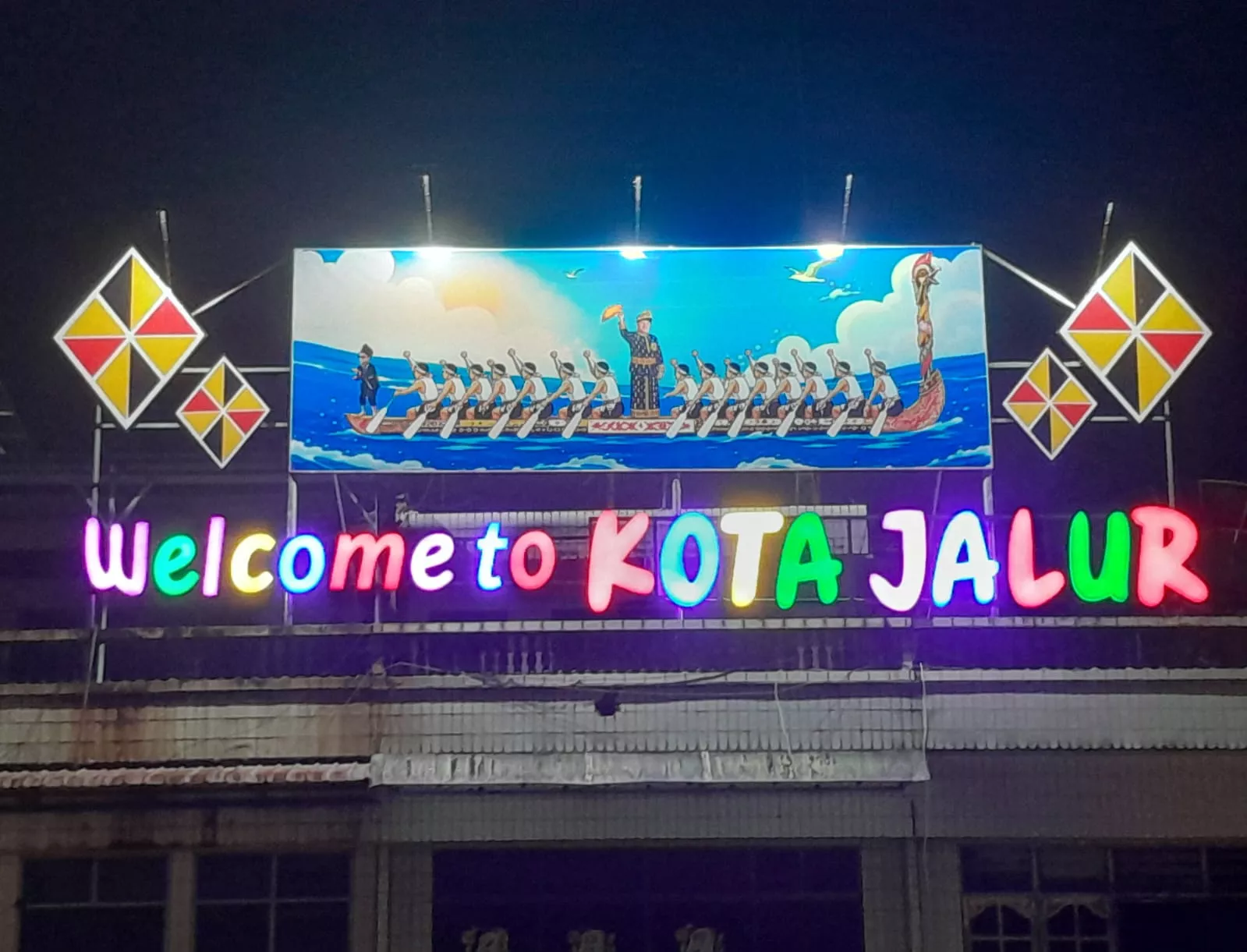 Astaka Utama MTQ Riau ke-44 di Teluk Kuantan Mulai Jadi Magnet Swafoto Warga