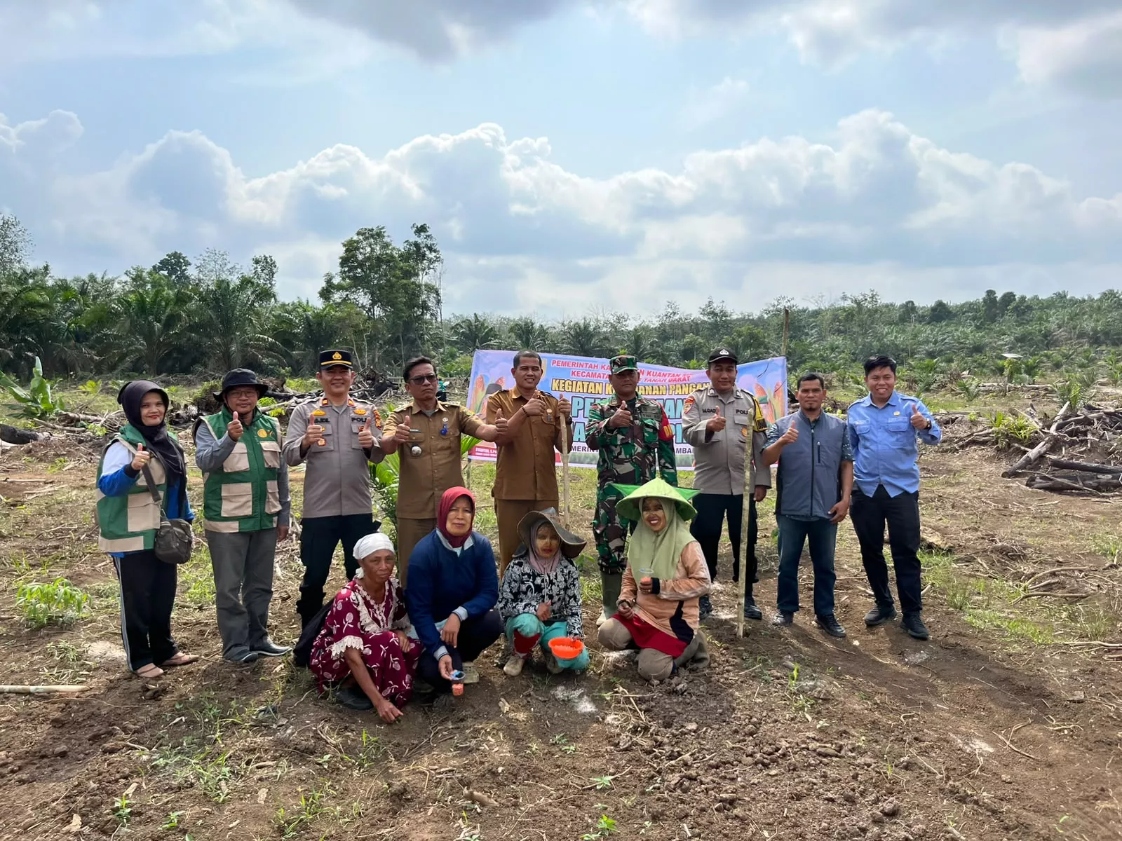Dukung Ketahanan Pangan Nasional, Polsek Logas Tanah Darat Tanam Jagung Pipil untuk Sukseskan Program Asta Cita Presiden
