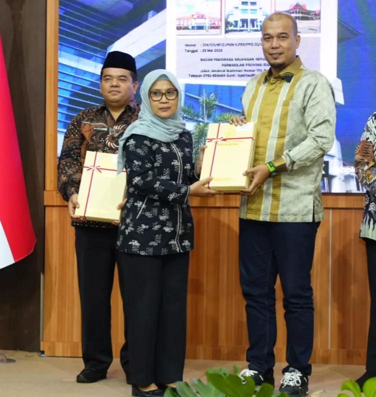     Bupati Ade Agus Terima LHP BPK, Inhu Sukses Raih WTP Satu Dekade