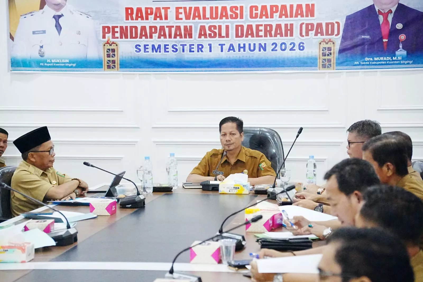 PLT Bupati Kuantan Singingi H. Muklisin, Memimpin Rapat Ekspose Persiapan Festival Pacu Jalur Nasional 2026 Bersama Perusahaan di Kuansing