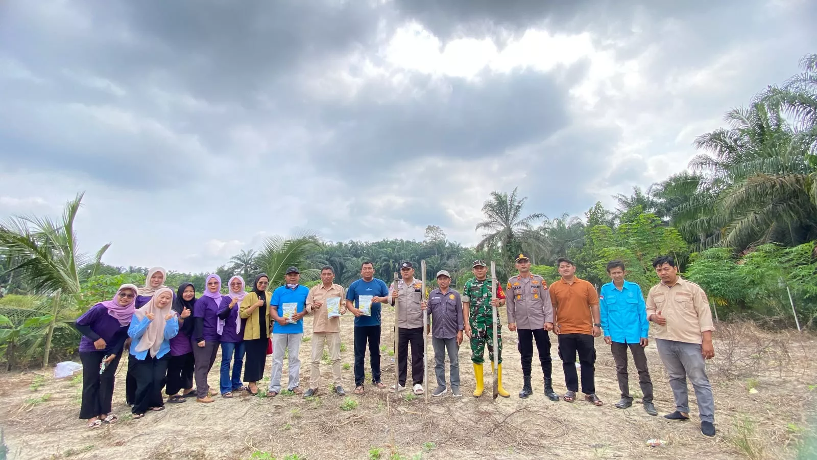 Polsek Benai Dukung Program Ketahanan Pangan, Laksanakan Penanaman Jagung Pipil di Desa Marsawa