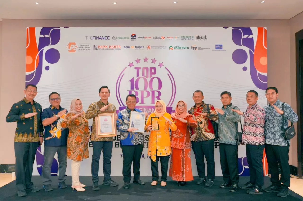 Cetak Pertumbuhan Konsisten, BUMD BPR Rohil Sabet Penghargaan TOP 100 BPR Nasional
