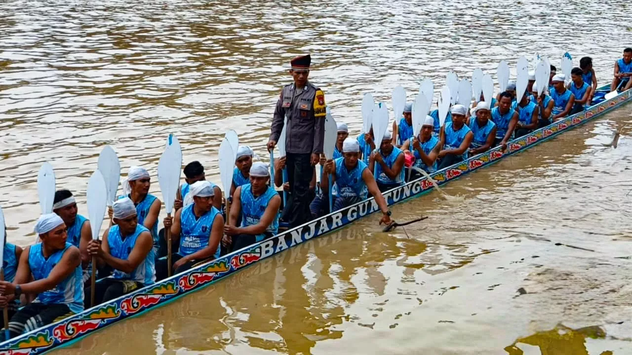 Bhabinkamtibmas Jadi Timbo Ruang Jalur Endang Rumus, Polisi Hadir dan Menyatu dengan Masyarakat