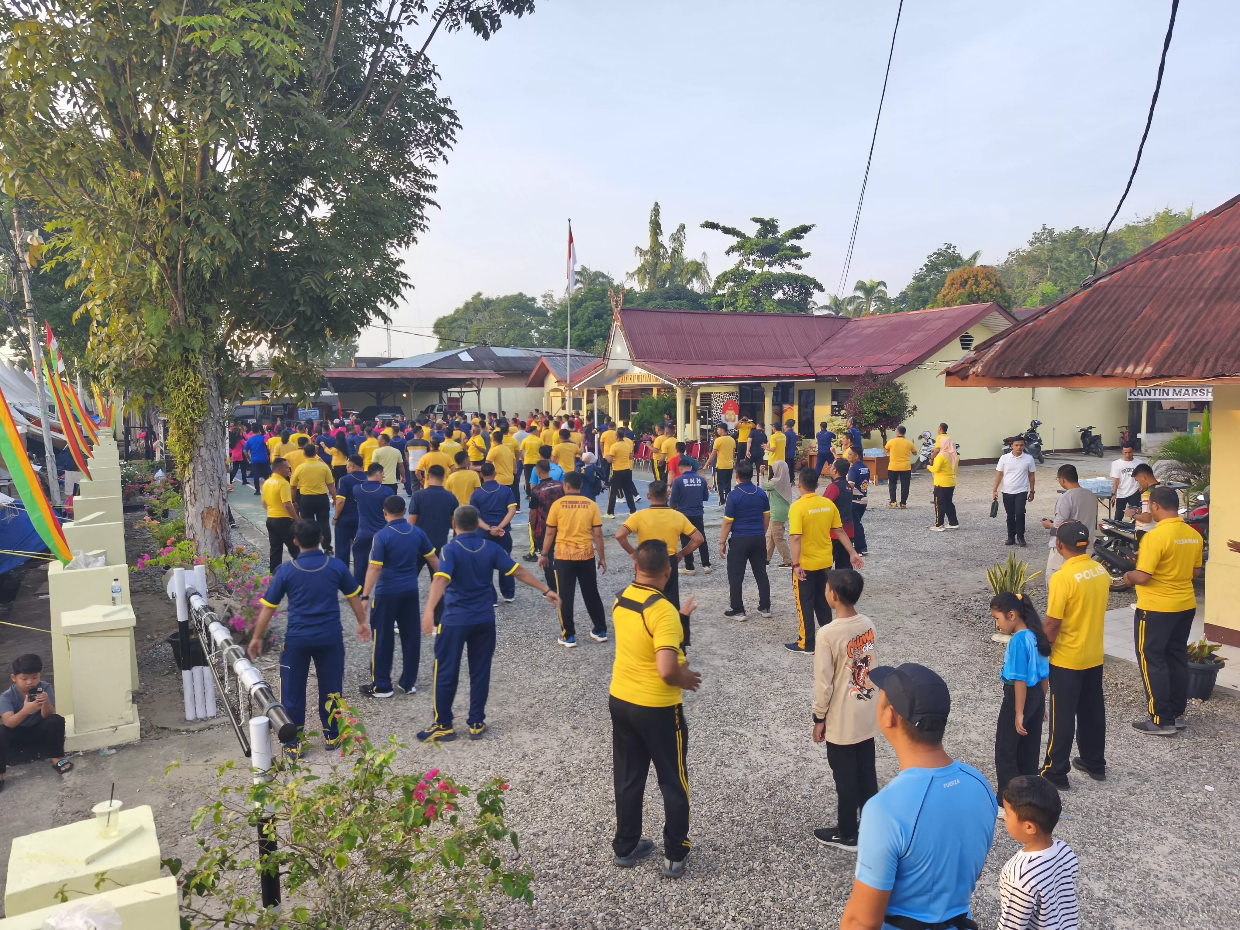 Olahraga Bersama Semarakkan HUT Bhayangkara ke-80, Kapolres Kuansing Ajak Perkuat Kebersamaan dan Tingkatkan Pelayanan kepada Masyarakat
