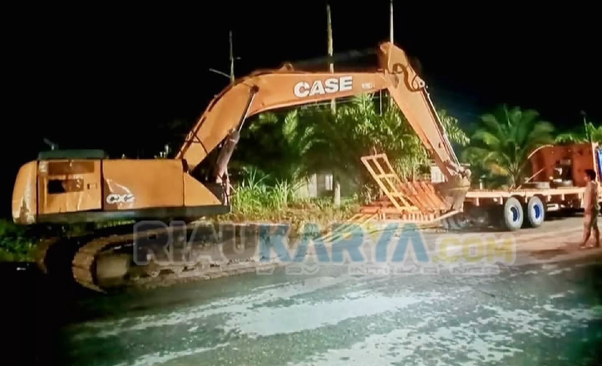 Atasi Banjir Pelabuhan Baru, Dinas PUPR Rokan Hilir Tambah Alat Berat untuk Normalisasi Drainase