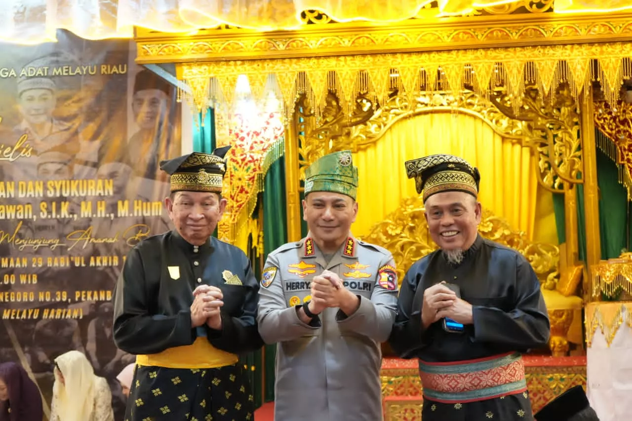 Panglima Besar Hulubalang LAMR Hadiri Pelepasan Komjen Herry Heryawan, Apresiasi Pelestarian Budaya Melayu dan Green Policing
