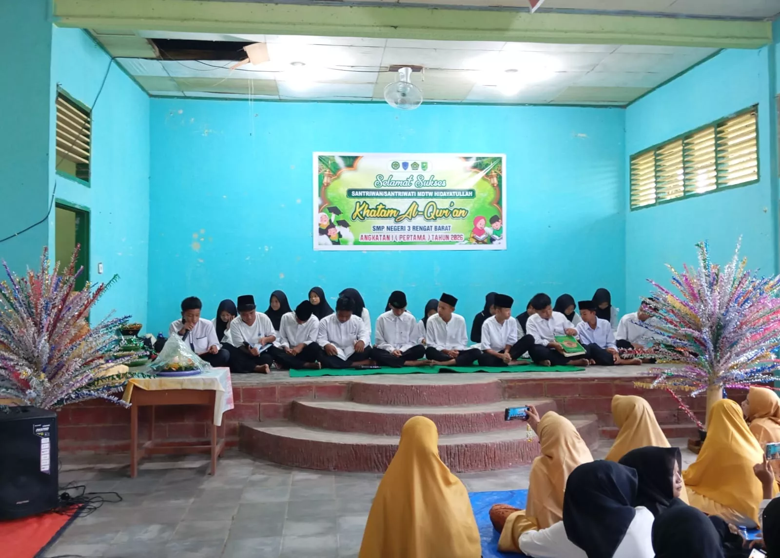 Khatam Al-Qur'an Perdana MDTW Hidayatullah di SMPN 3 Rengat Barat, Diikuti 158 Santriwan dan Santriwati