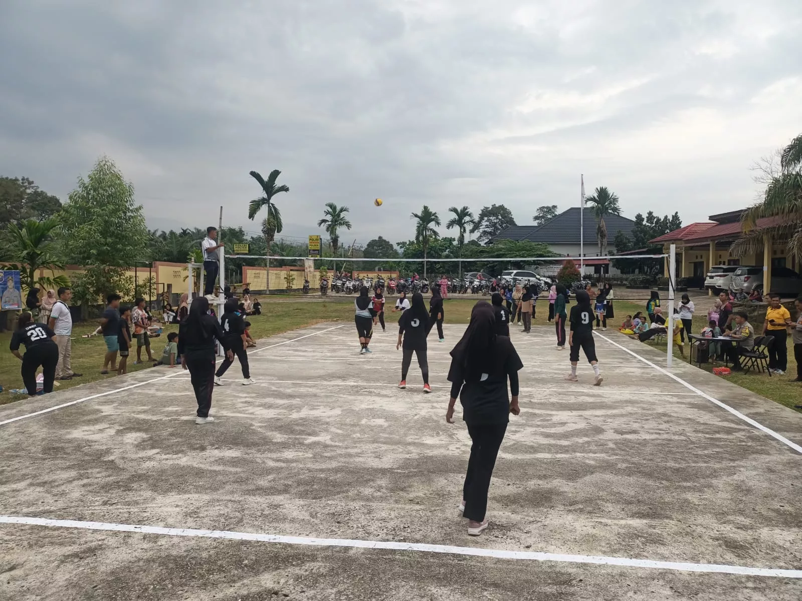 Sambut HUT Bhayangkara ke-80, Polsek Hulu Kuantan Gelar Turnamen Voli Putri Pererat Silaturahmi dan Semangat Sportivitas