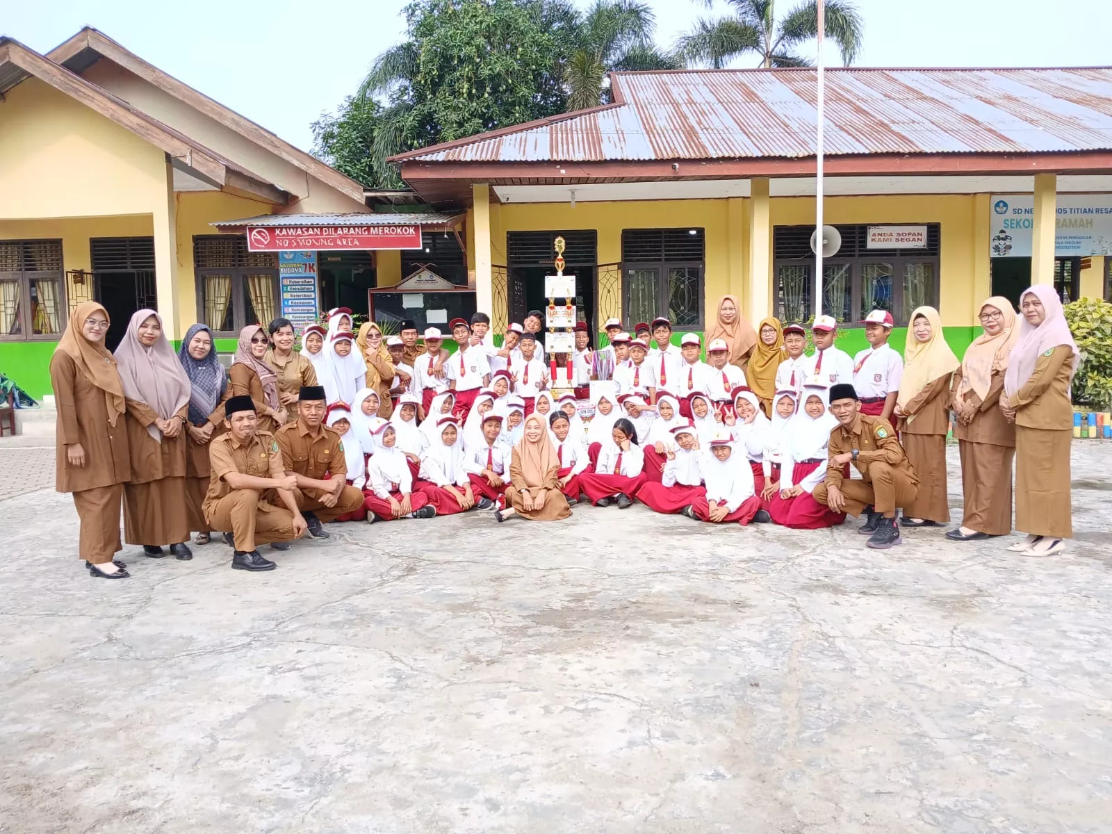 GEMILANG SDN 005 TITIAN RESAK SABET JUARA 1 UMUM DRUMBAND INHU 2026, BORONG TIGA GELAR TERBAIK