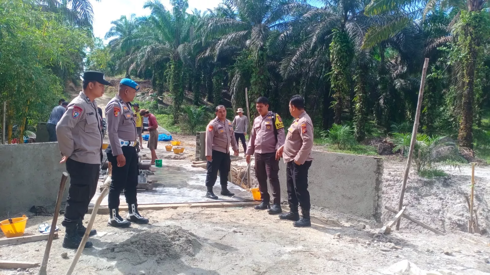 Jembatan Merah Putih di Desa Sungai Kuning Capai 80 Persen, Kapolres Kuansing Tekankan Pengawasan Kualitas Pembangunan