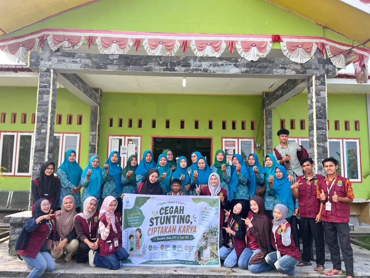 Latih Kreativitas Ibu PKK, Mahasiswa KKN IAIN Bengkalis Gelar Pelatihan Pembuatan Lilin Aromaterapi dari Minyak Kelapa