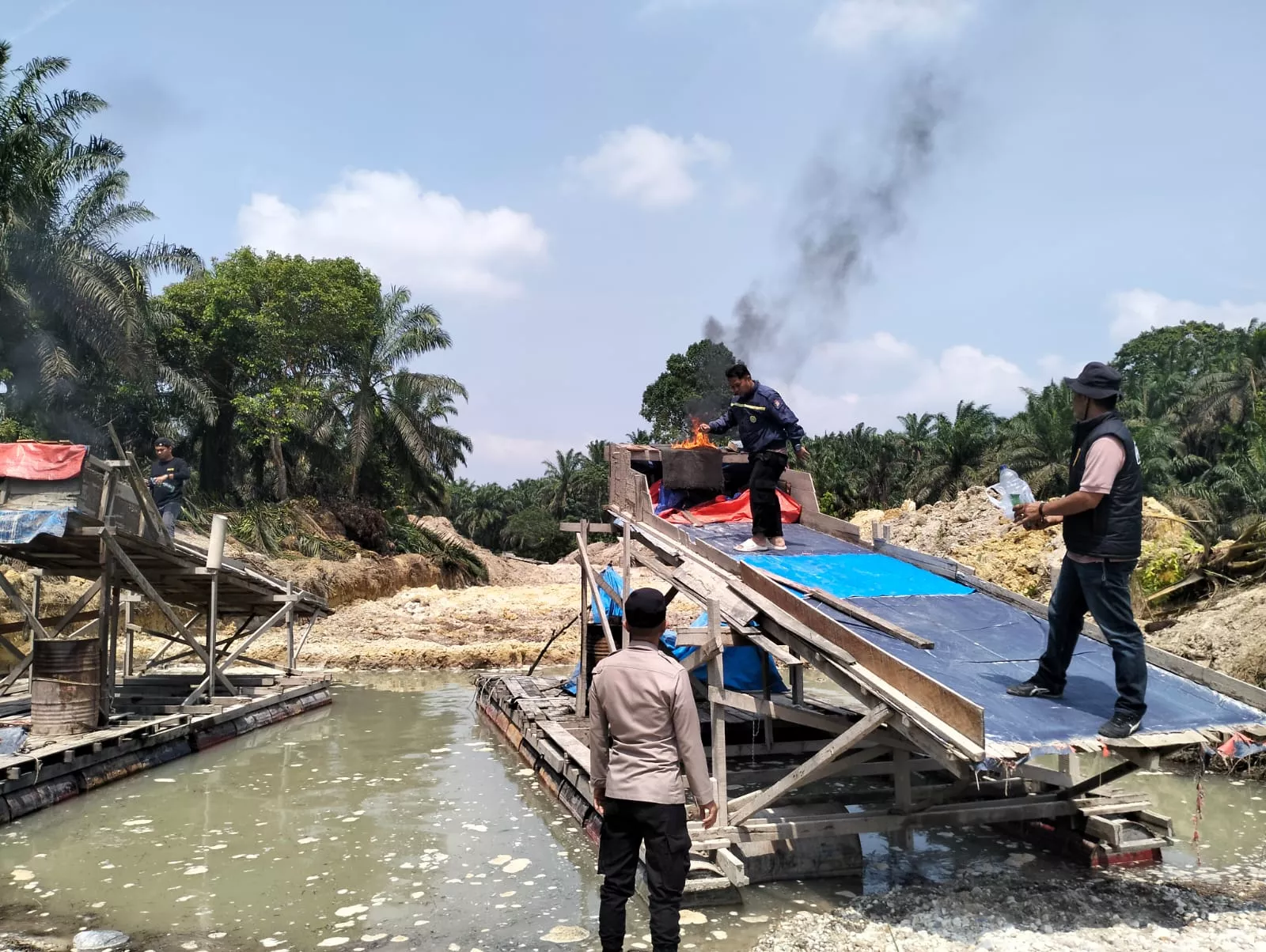 Polsek Benai Cek Lokasi PETI di Muara Langsat, Dua Titik Ditemukan Sudah Tidak Beroperasi