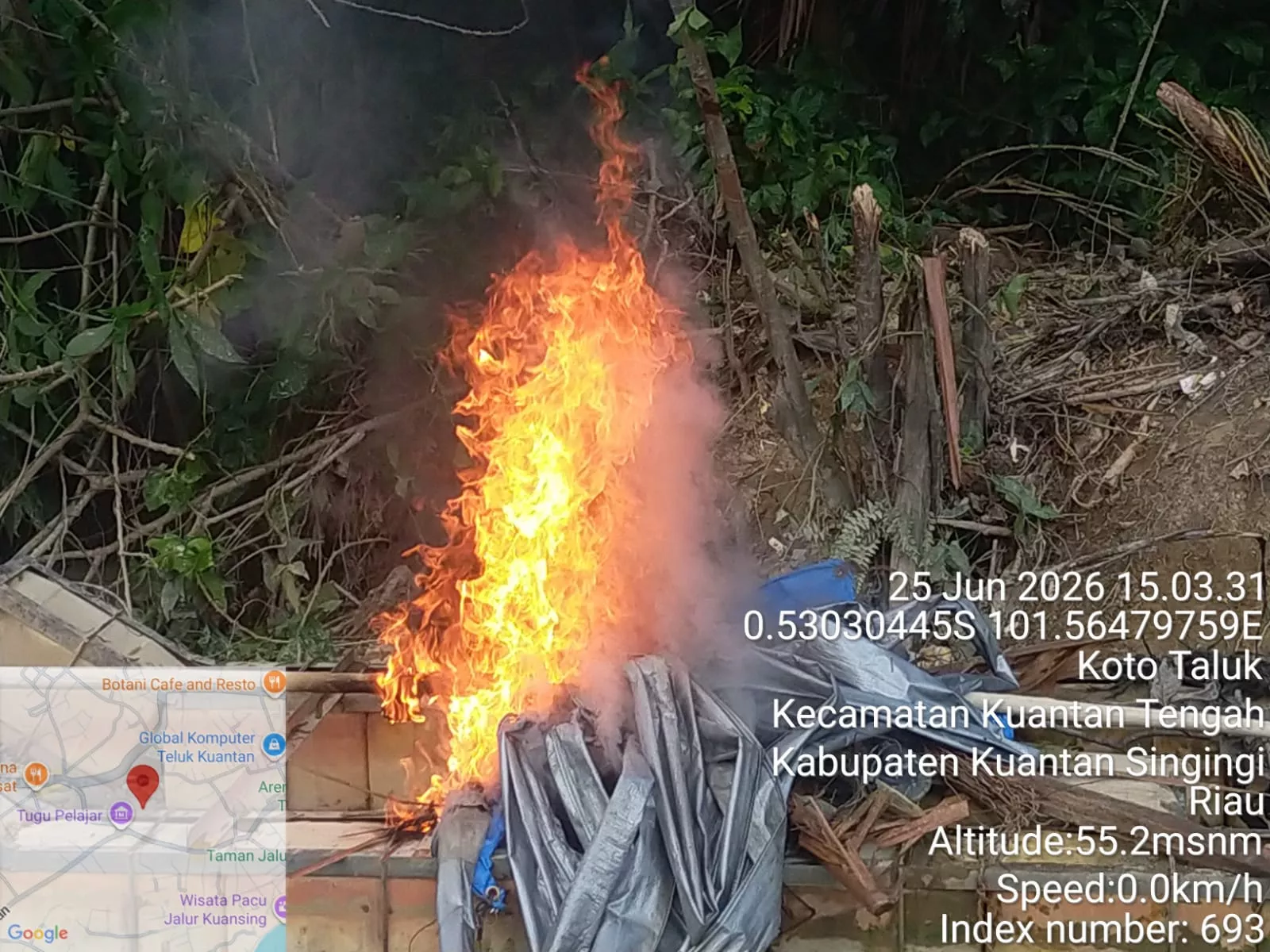 Polsek Kuantan Tengah Musnahkan Rakit PETI di Simpang Tiga, Tegaskan Komitmen Jaga Lingkungan