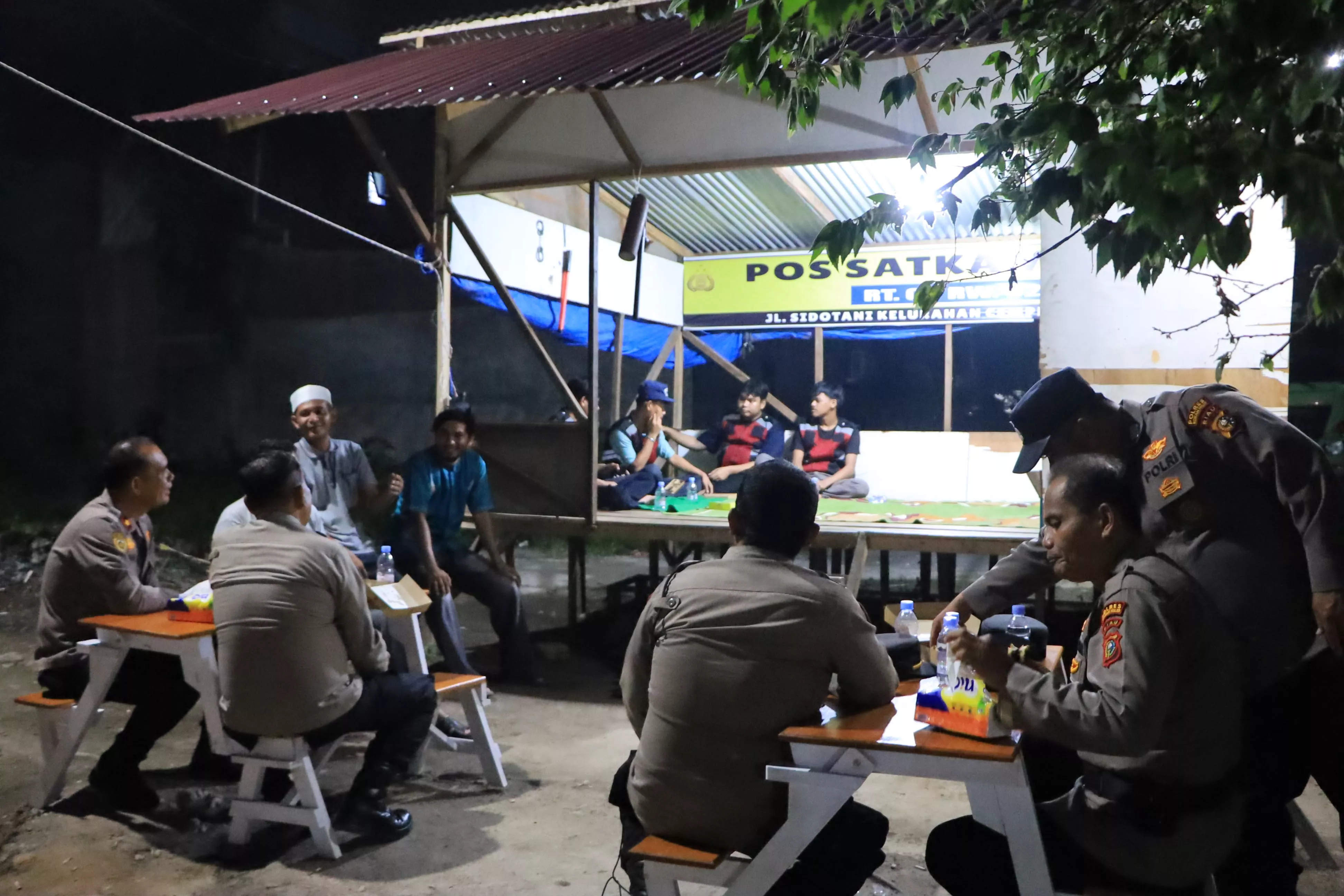 Perkuat Pertahanan Lingkungan, Wakapolres Rohil Ajak Warga Cempedak Rahuk Hidupkan Kembali Siskamling