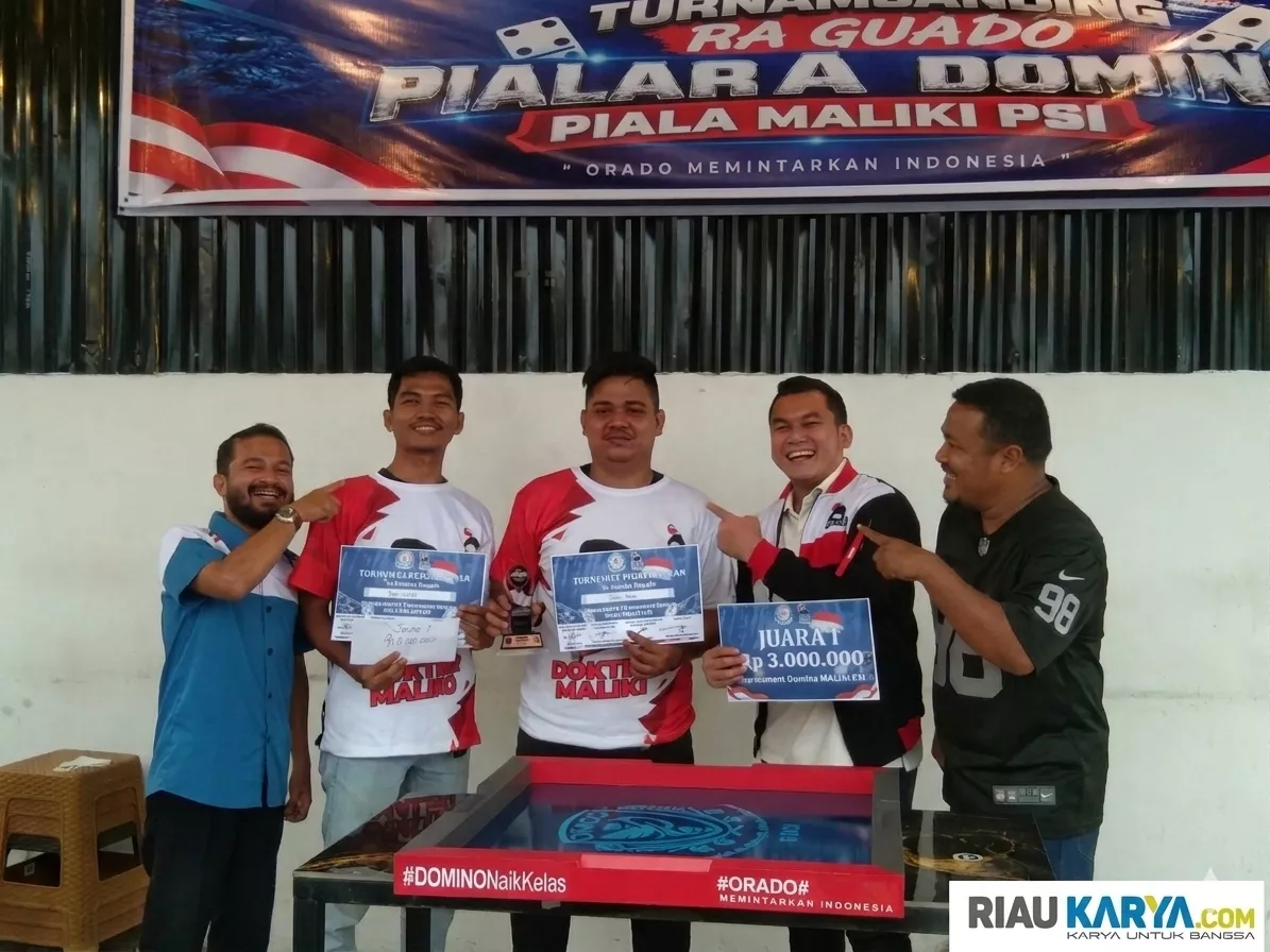 Maliki Serahkan Hadiah Turnamen Domino, Pasangan Anak Muda Fajar-Fauzi Raih Juara Pertama