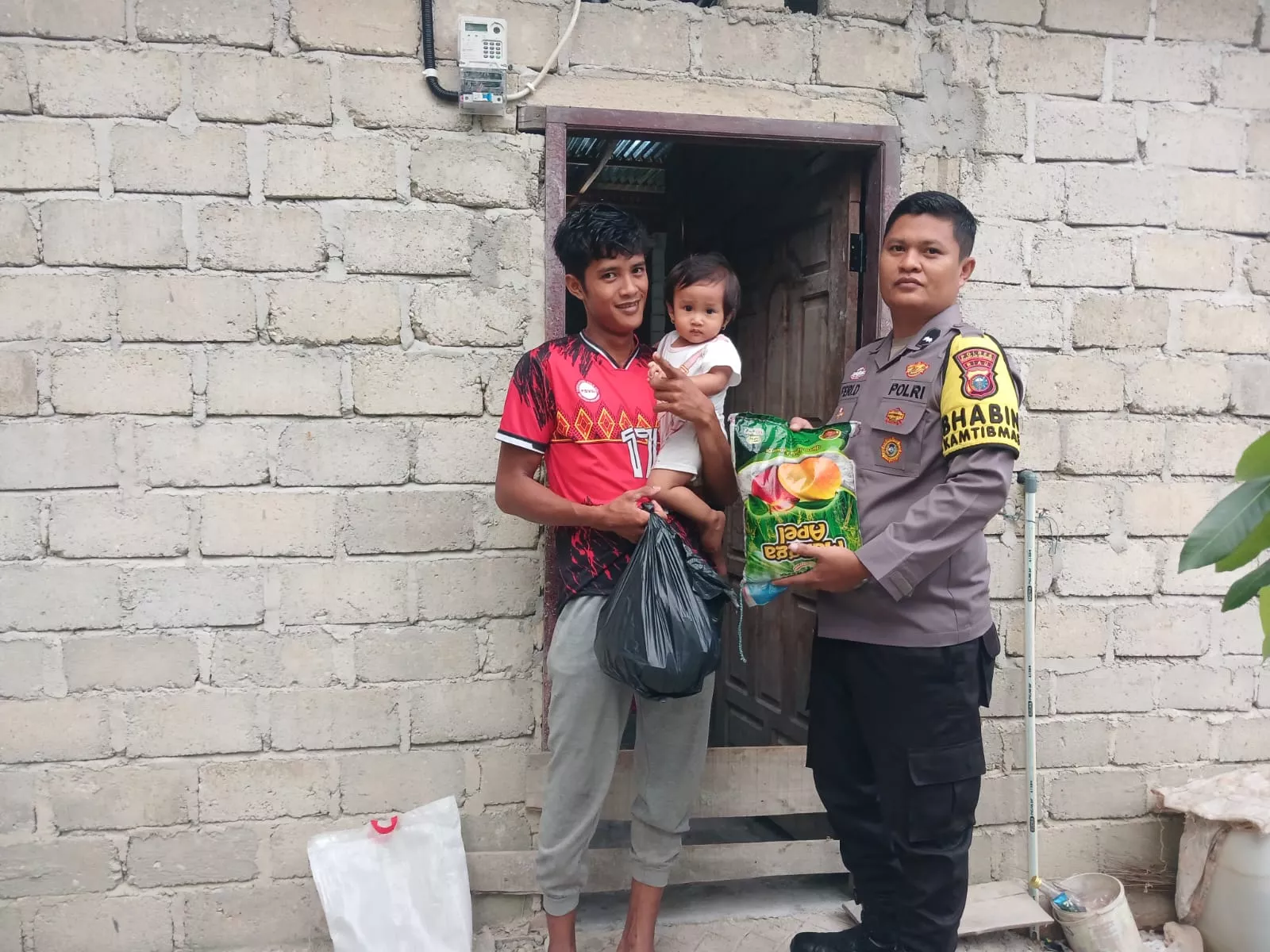 Polsek Singingi Gelar Minggu Kasih dan Salurkan Bantuan Sosial kepada Warga