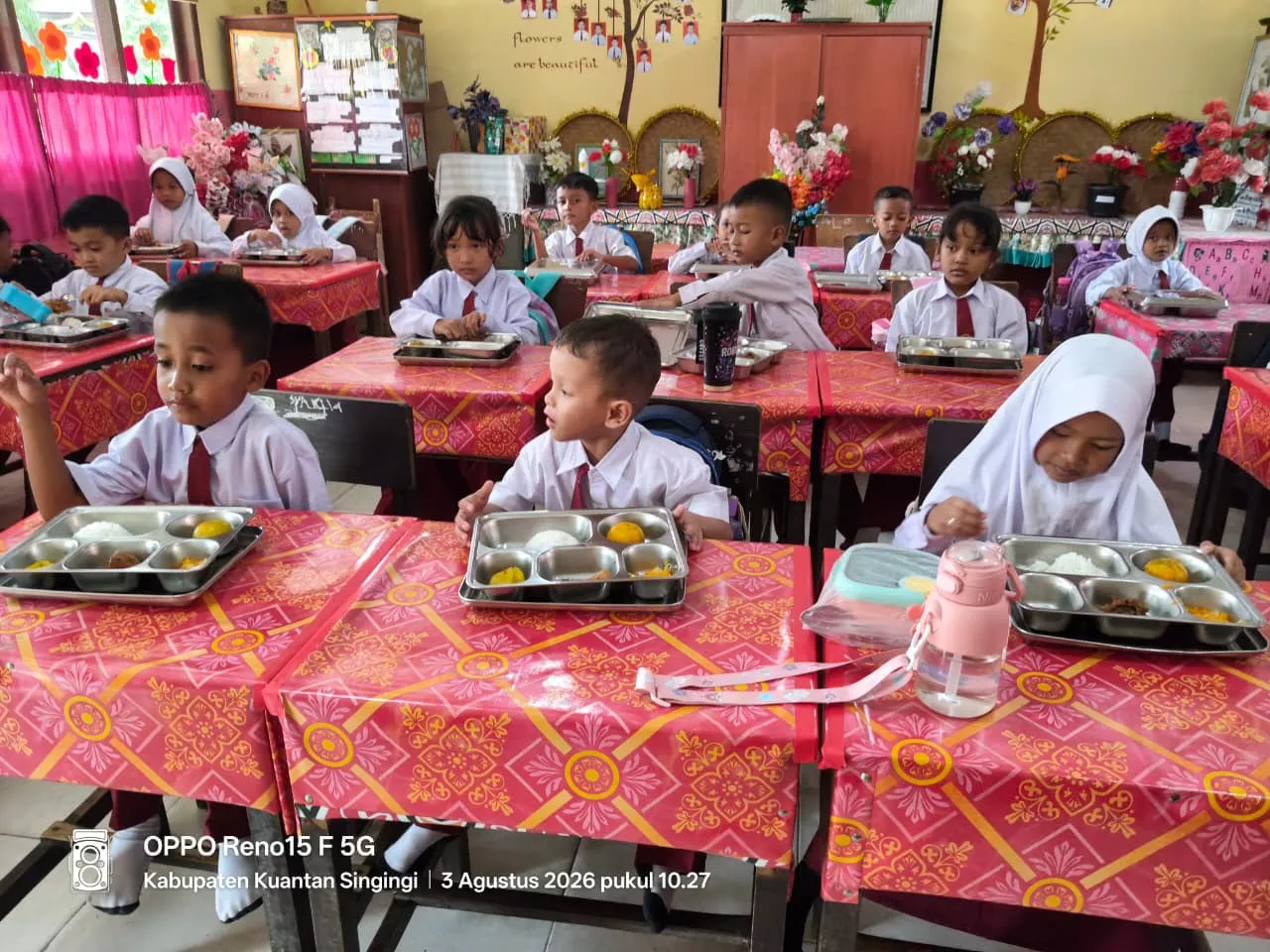 SPPG Polres Kuansing Salurkan 2.649 Porsi Makan Bergizi Gratis kepada Pelajar, Balita, Ibu Hamil dan Ibu Menyusui