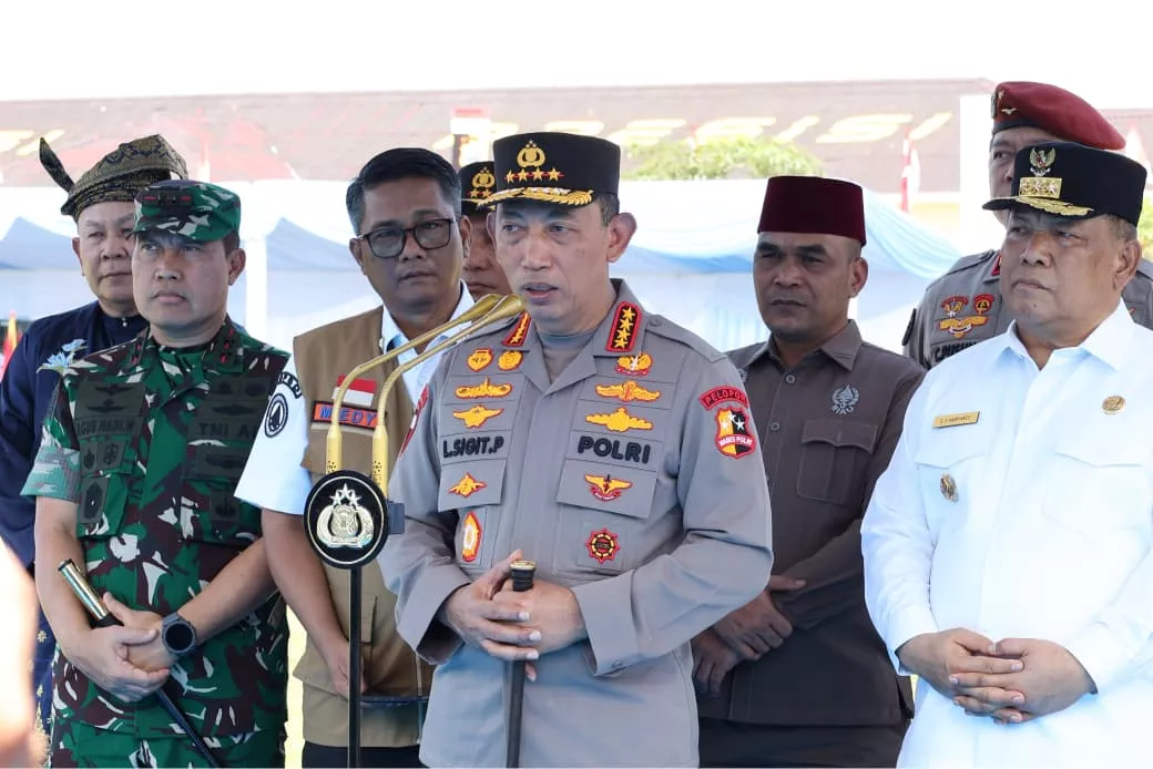 Kapolri Serahkan Bantuan Peralatan Karhutla di Riau, Ingatkan Ancaman El Niño dan Prioritaskan Pencegahan