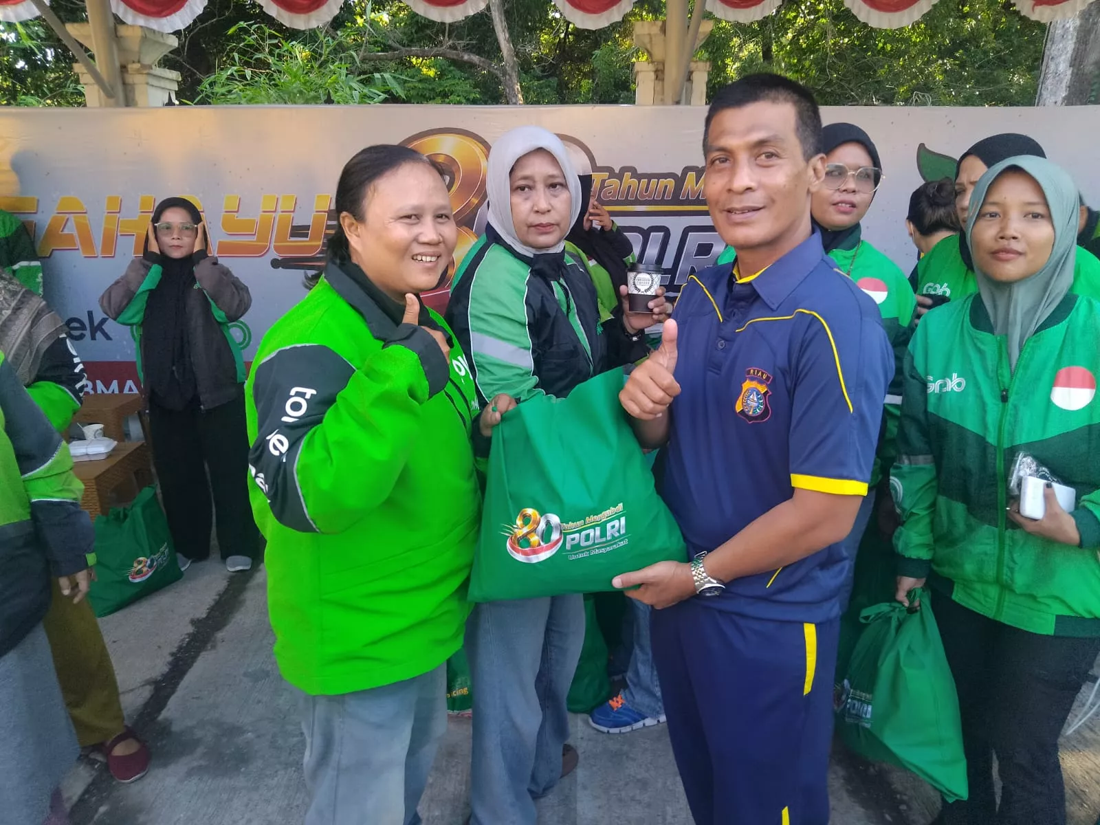 HUT Bhayangkara ke-80, Polda Riau Resmikan Rest Area Ojol dan Salurkan Puluhan Paket Sembako