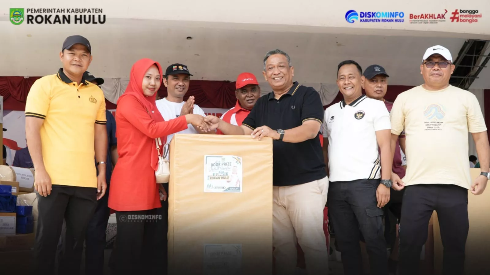 Bupati Anton Lepas Ribuan Peserta Jalan Santai, HUT RI ke-81 di Rokan Hulu Berlangsung Meriah