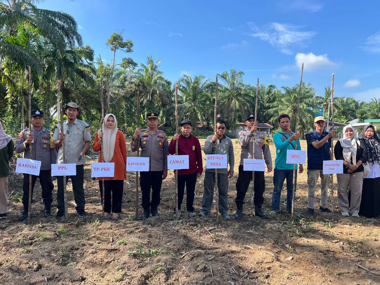 Polsek Pangean Dukung Ketahanan Pangan Melalui Penanaman Jagung Pipil di Desa Pulau Tengah
