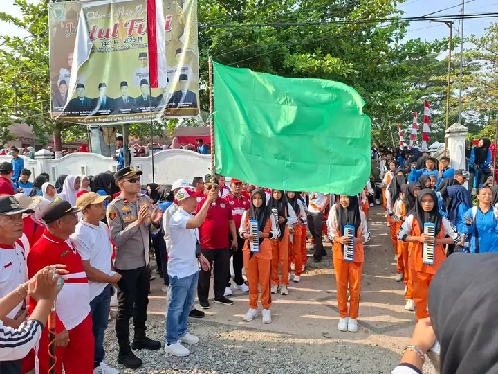 Semangat Kemerdekaan Menggema di Rambah Samo, Ribuan Masyarakat Meriahkan Gerak Jalan Santai