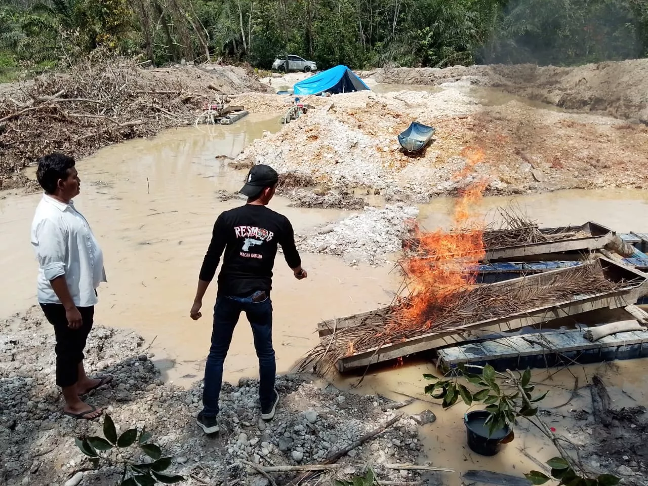 Polres Kuansing Tertibkan Dugaan Aktivitas PETI di Desa Jake, Empat Rakit Dimusnahkan