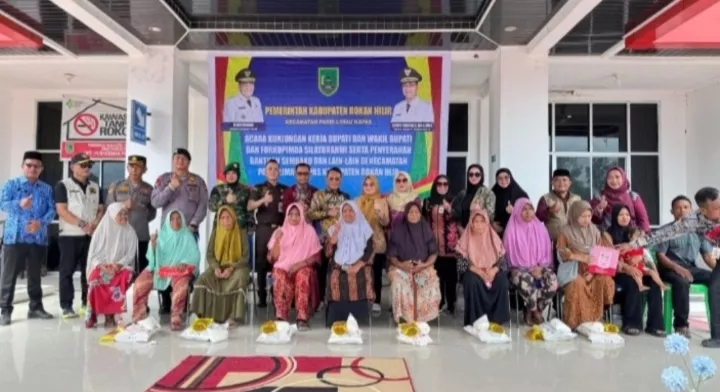 Melalui Program Rohil Peduli, Baznas Salurkan 1.030 Paket Sembako di Pasir Limau Kapas