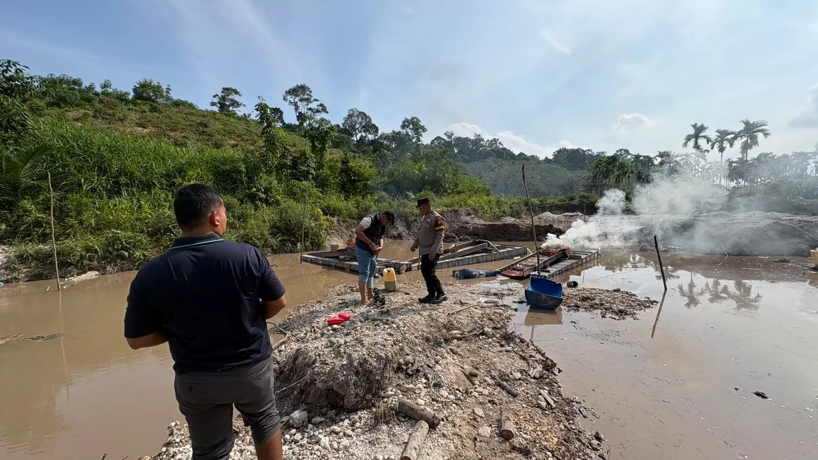 Tindak Lanjut Cepat Laporan melalui Layanan Kepolisian 110, Polres Kuansing Musnahkan Tiga Unit PETI di Kawasan Hutan Lindung Sentajo