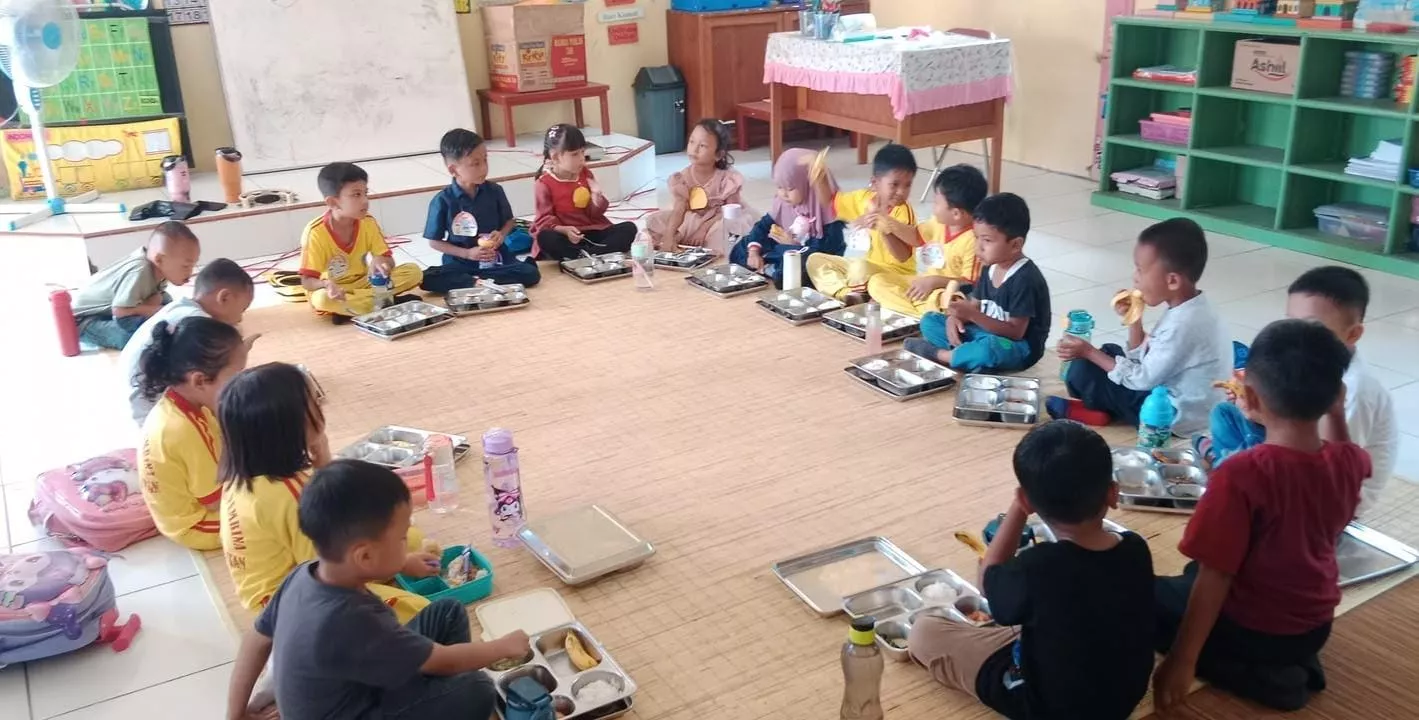 SPPG Polres Kuansing Salurkan 2.325 Porsi Makan Bergizi Gratis, Dukung Terciptanya Generasi Sehat dan Berkualitas