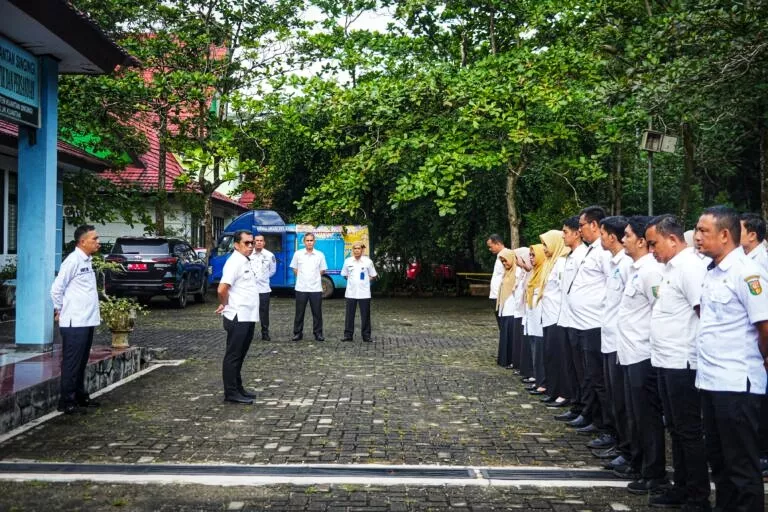Sekda Kuansing Tekankan Disiplin dan Publikasi MTQ Riau Saat Apel di Dinas Kominfoss