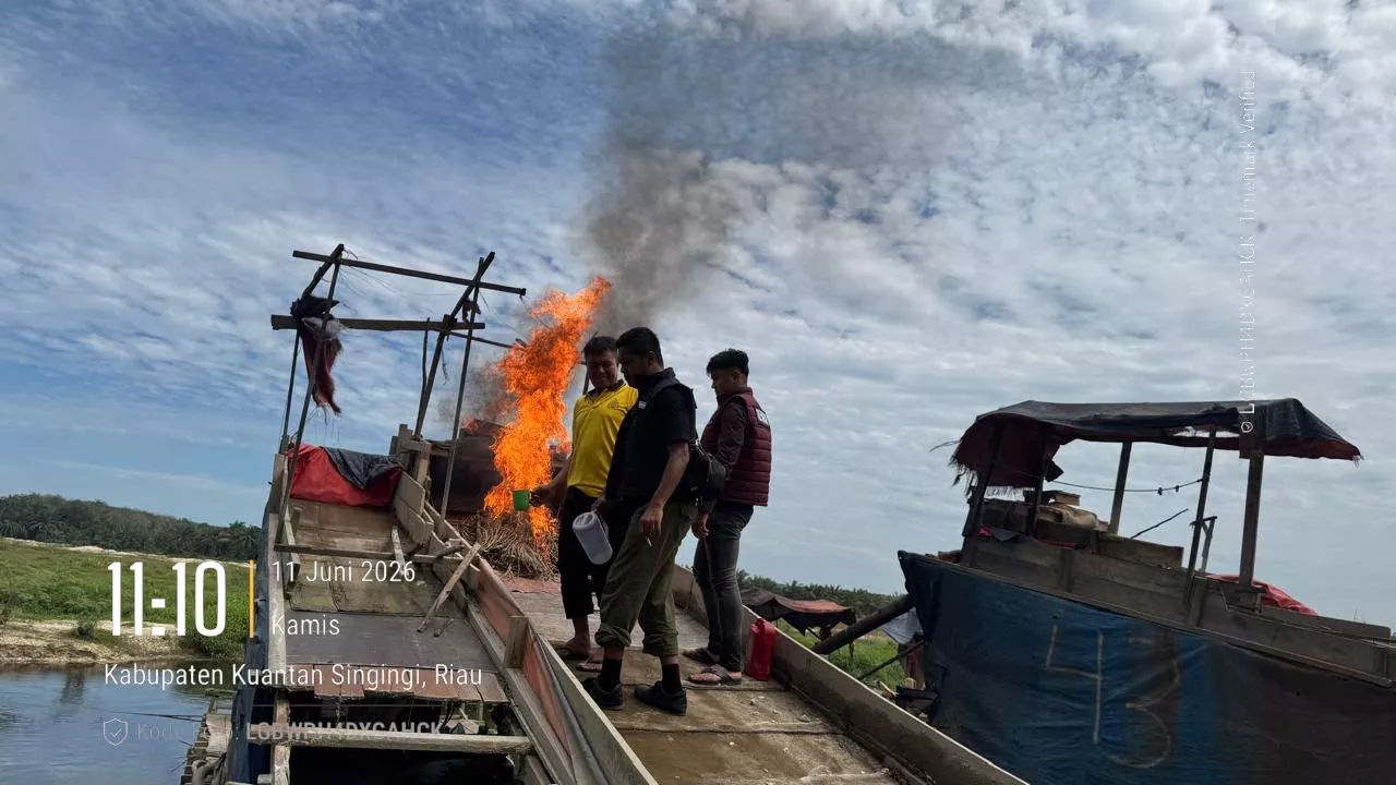 Polsek Singingi Hilir Tertibkan PETI Jenis Dompeng di Sungai Amuik, Dua Rakit Dimusnahkan